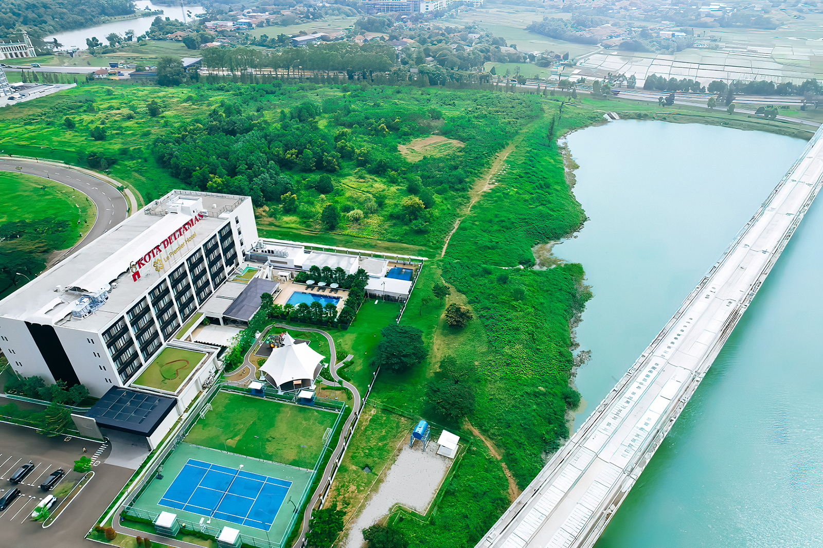 Le Premier Hotel Cikarang ジック・デルタマス・チカラン周辺のホテル